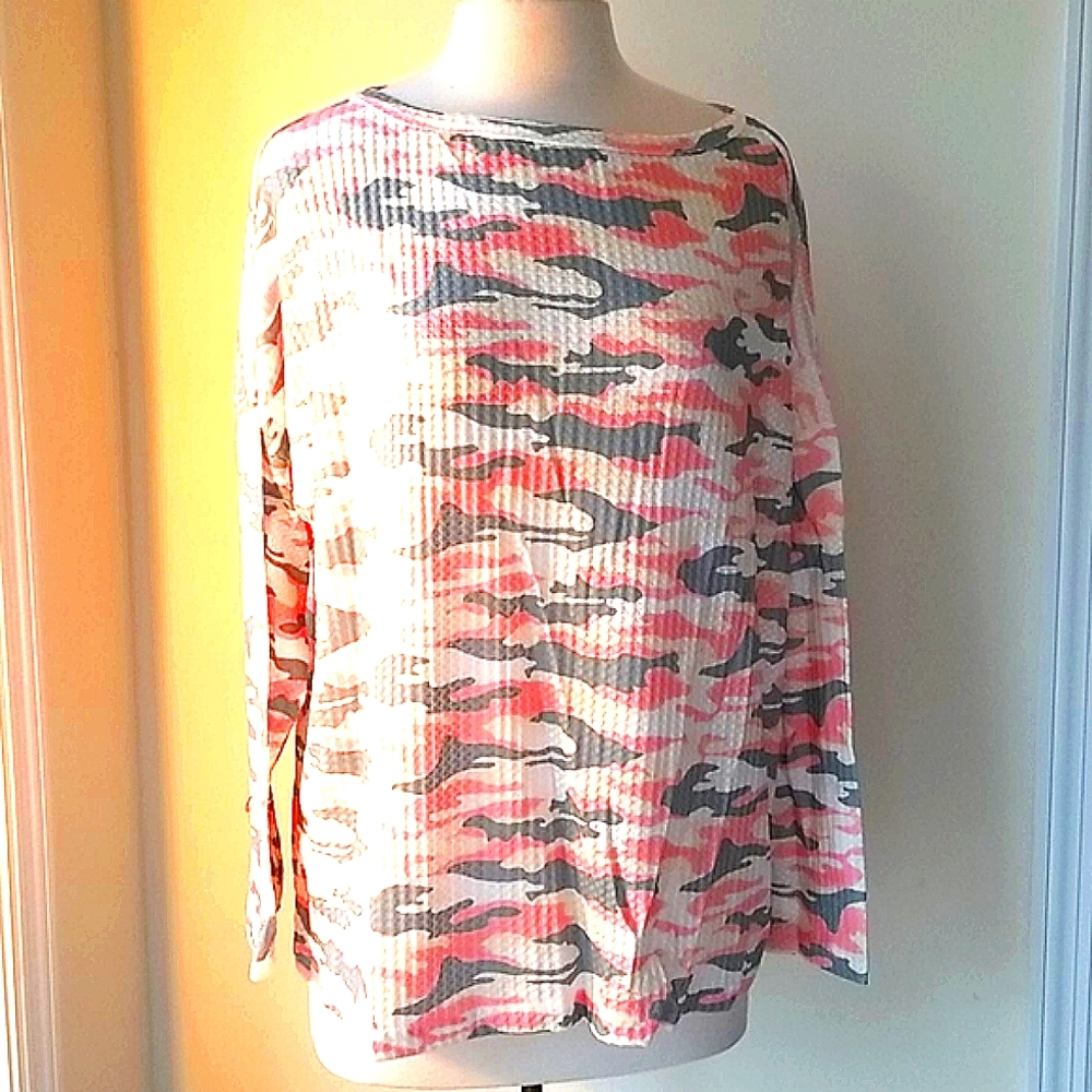 Gaovot🦓 Oversized WaffleKnit OffShoulder Pink Camo shirt blouse New w/ tag